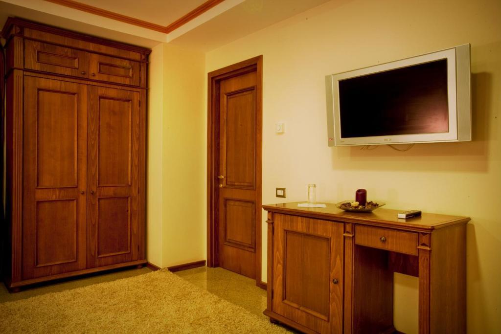 Hotel Dbh Bucarest Habitación foto