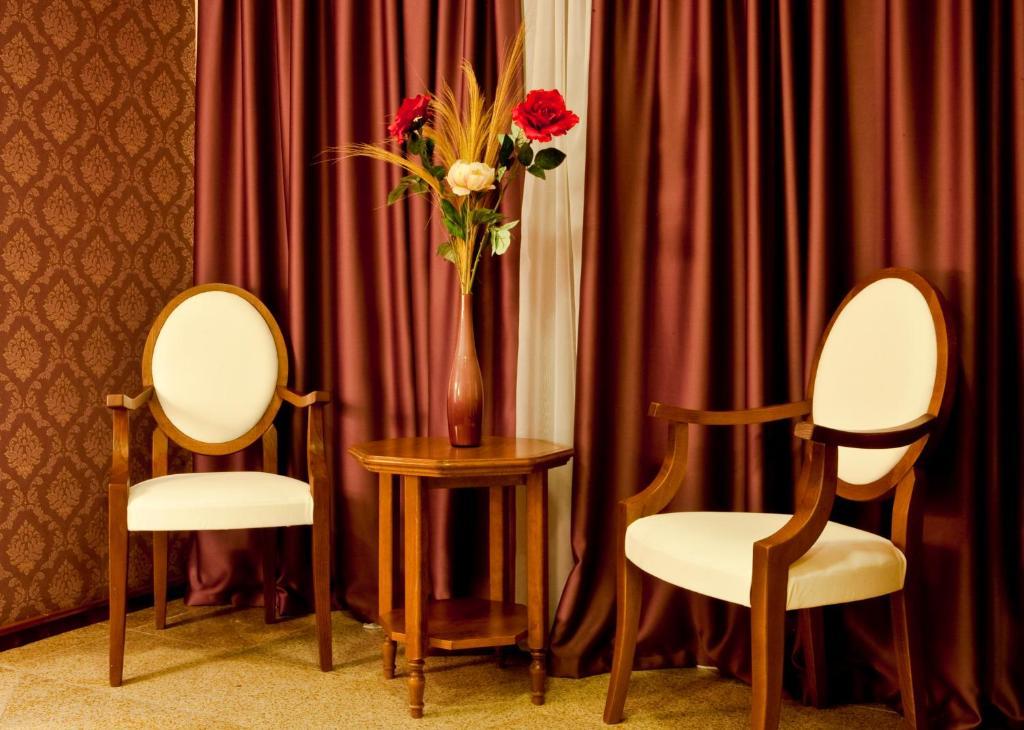 Hotel Dbh Bucarest Habitación foto