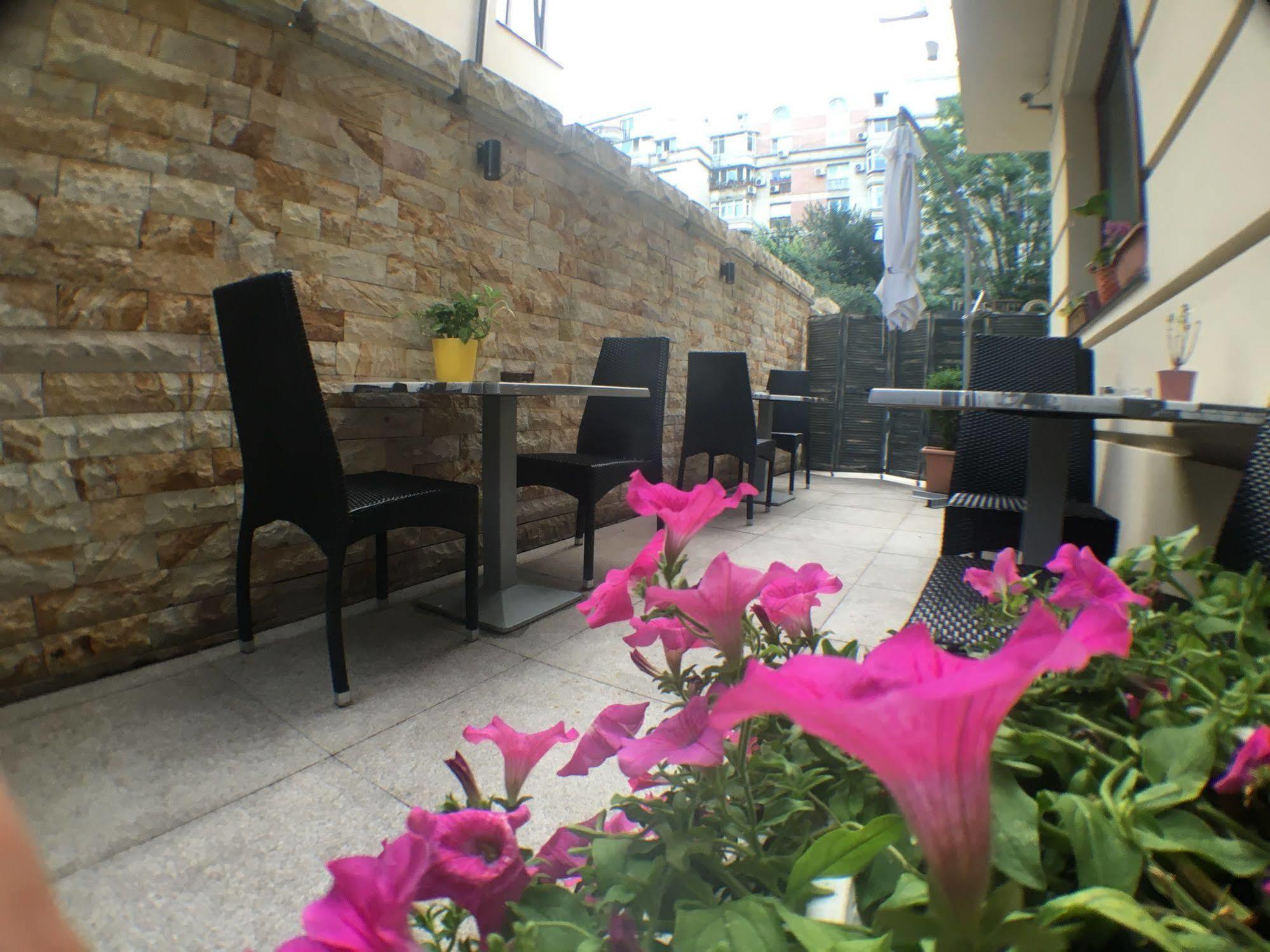 Hotel Dbh Bucarest Exterior foto