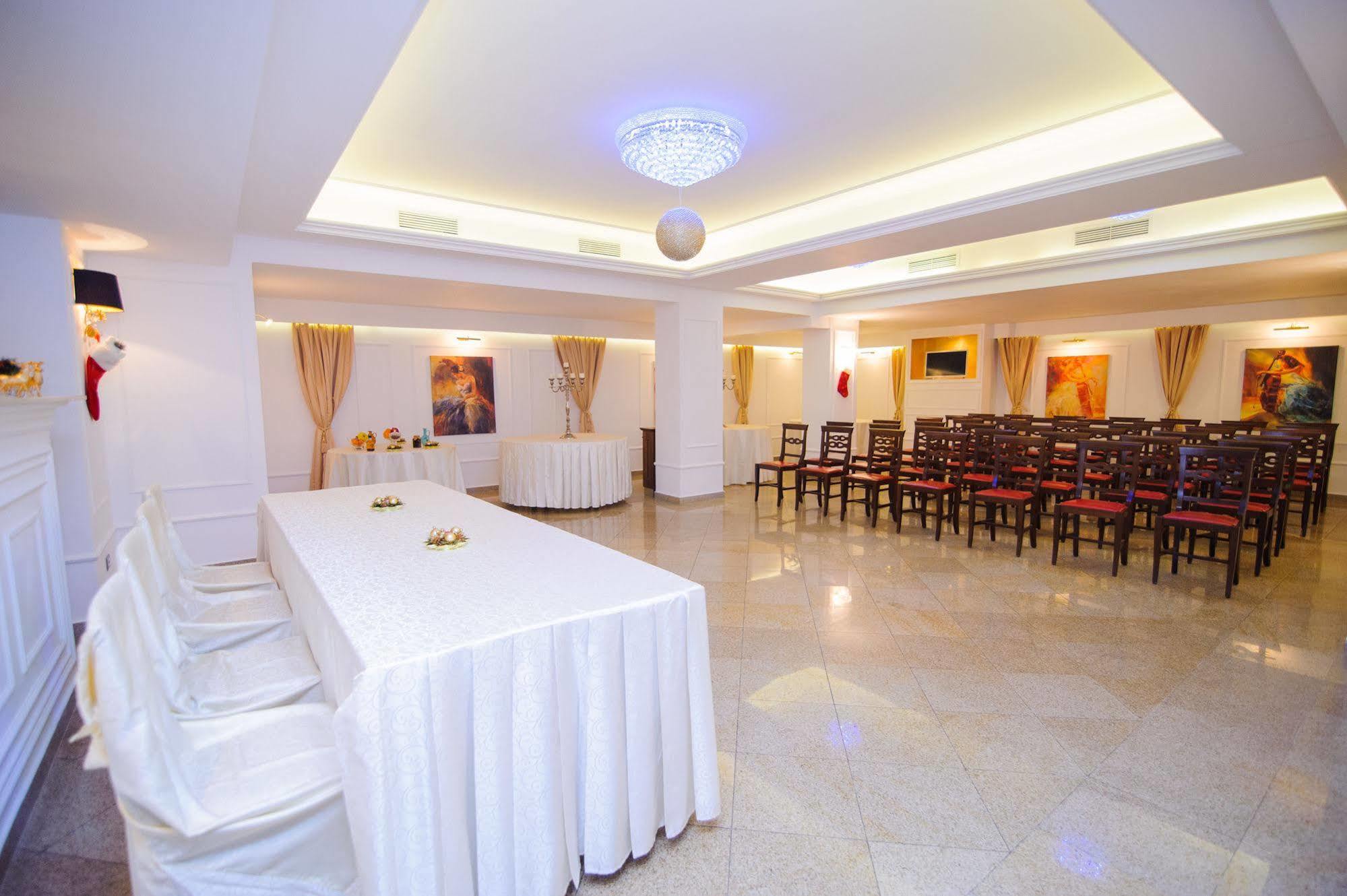 Hotel Dbh Bucarest Exterior foto